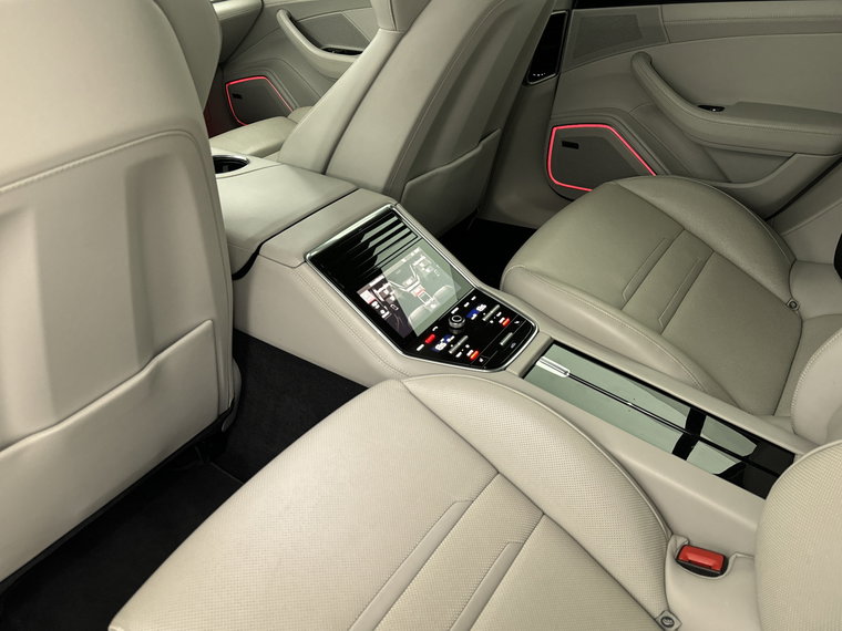 Vehicle Image 16