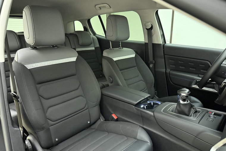 Vehicle Image 13