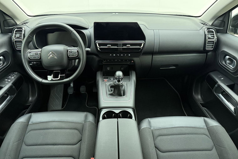 Vehicle Image 16