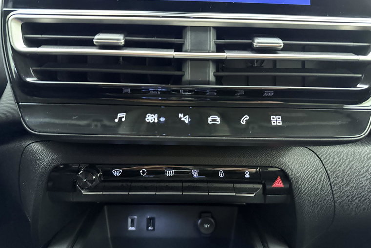 Vehicle Image 25