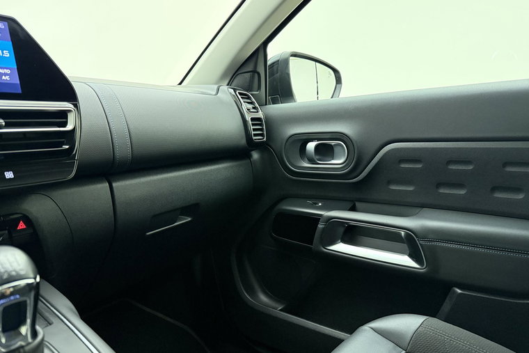 Vehicle Image 32