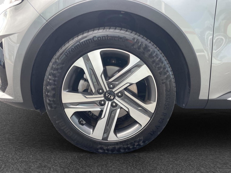 Vehicle Image 25