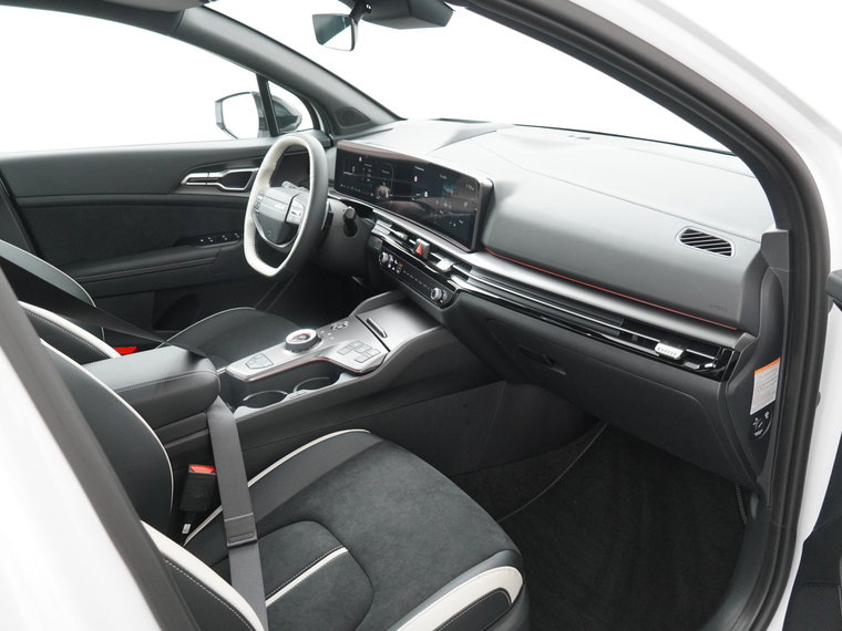 Vehicle Image 38