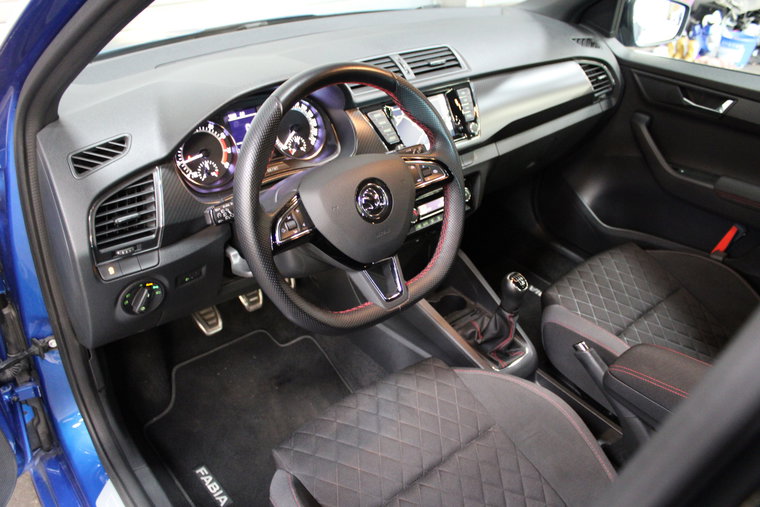 Vehicle Image 8