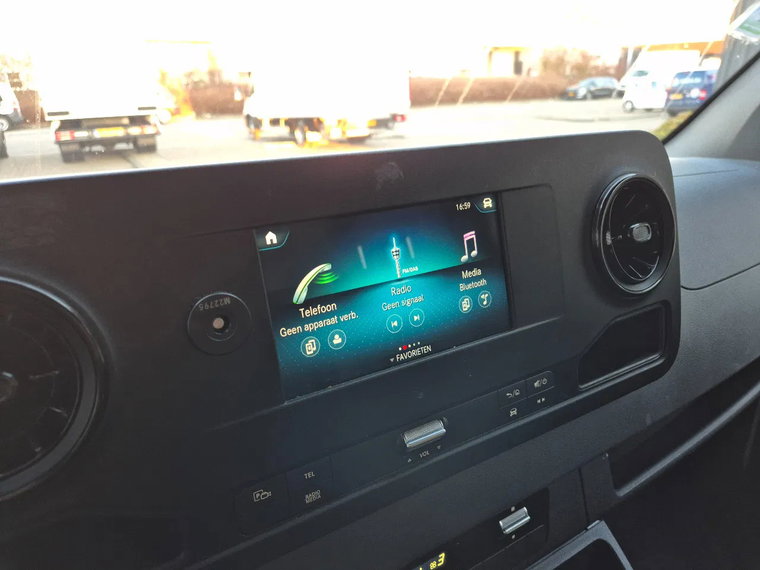 Vehicle Image 32