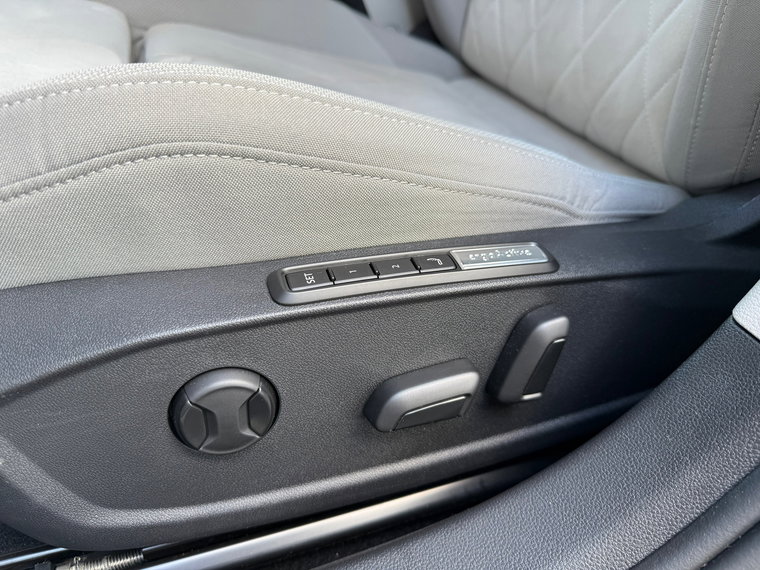 Vehicle Image 32