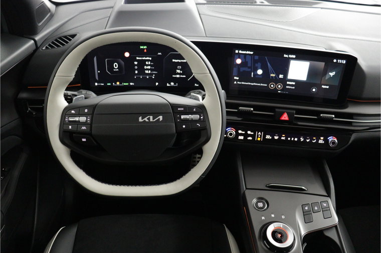 Vehicle Image 32
