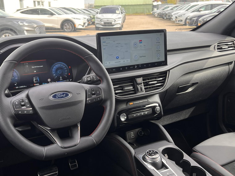 Vehicle Image 25