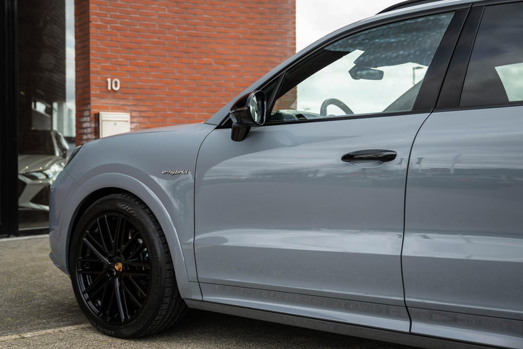 Vehicle Image 11