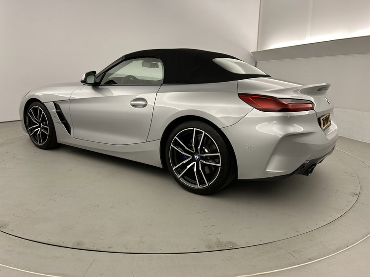 Vehicle Image 23