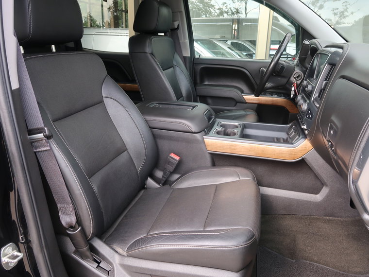 Vehicle Image 25