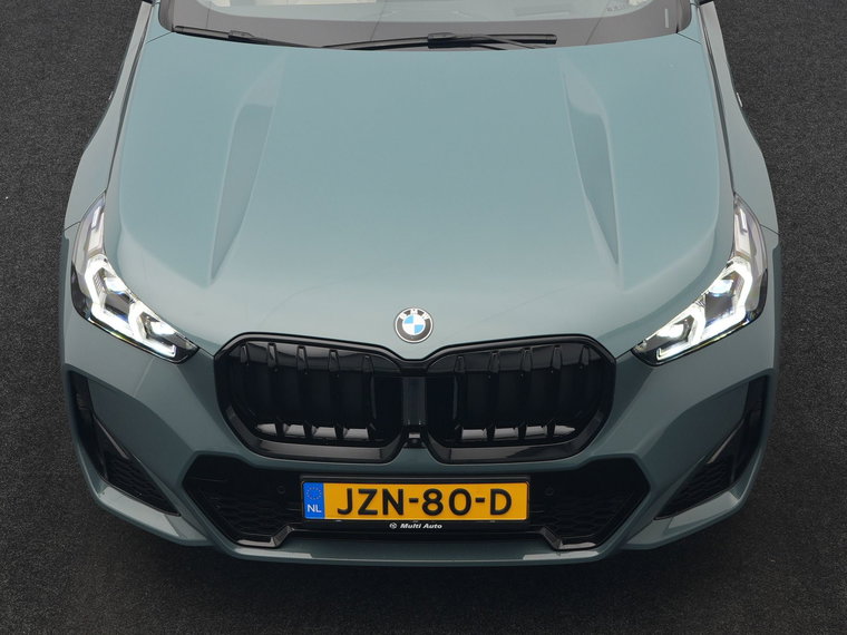 Vehicle Image 32