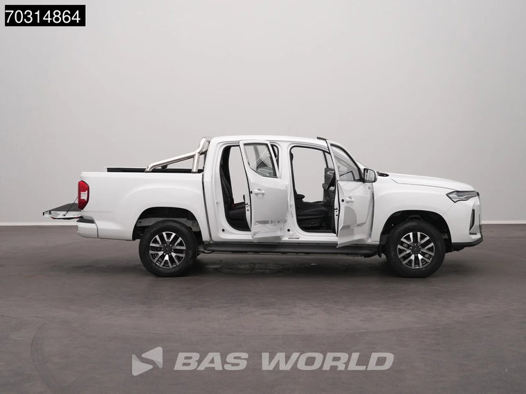 Vehicle Image 9