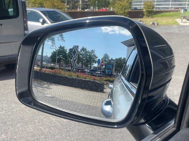 Vehicle Image 24
