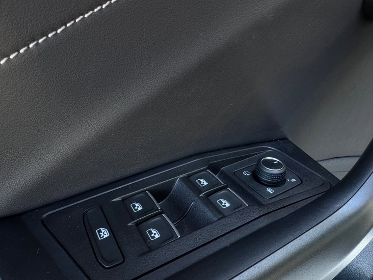 Vehicle Image 38