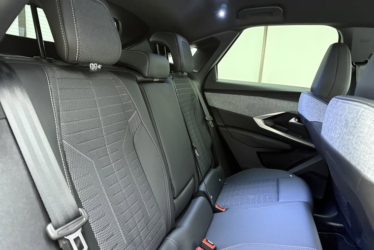 Vehicle Image 15