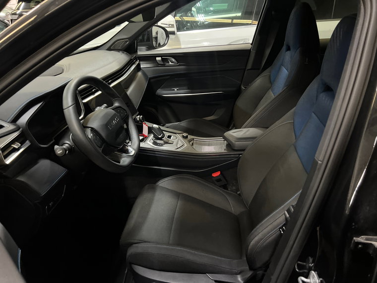 Vehicle Image 21