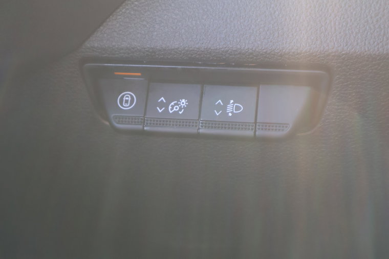 Vehicle Image 32