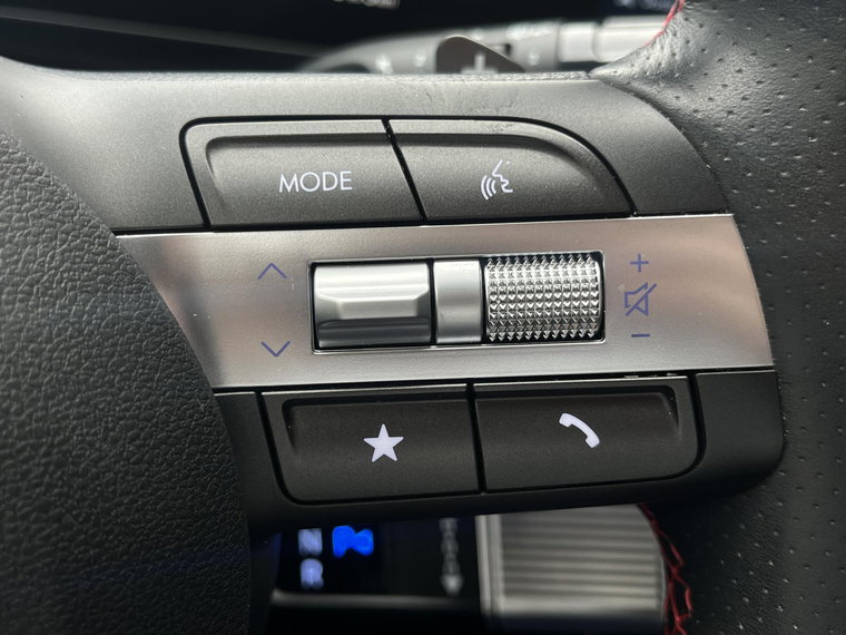 Vehicle Image 25