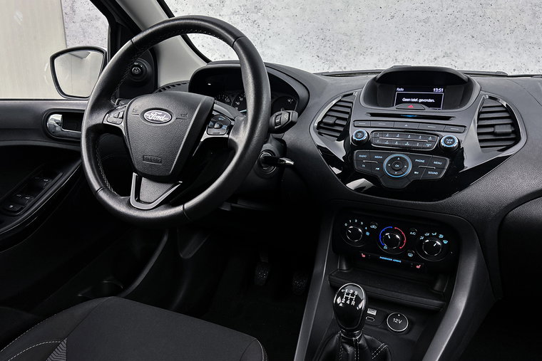 Vehicle Image 12