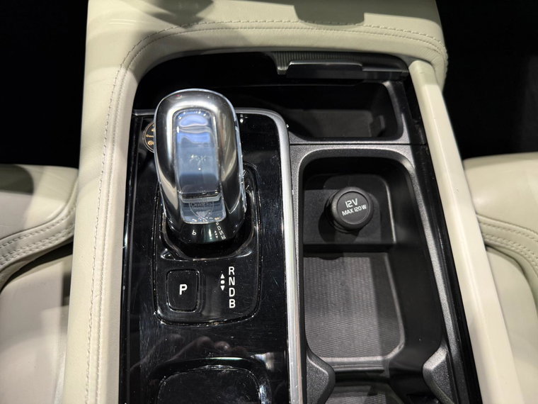 Vehicle Image 25