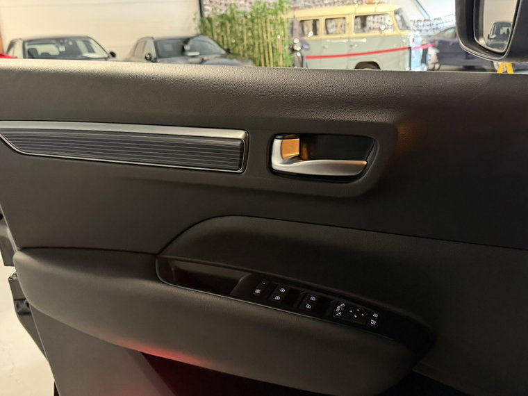 Vehicle Image 27