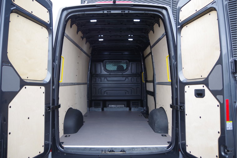 Vehicle Image 9