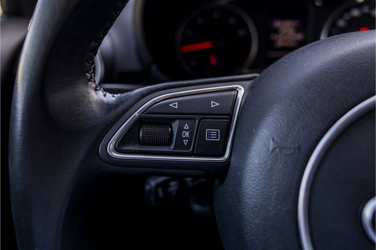 Vehicle Image 32