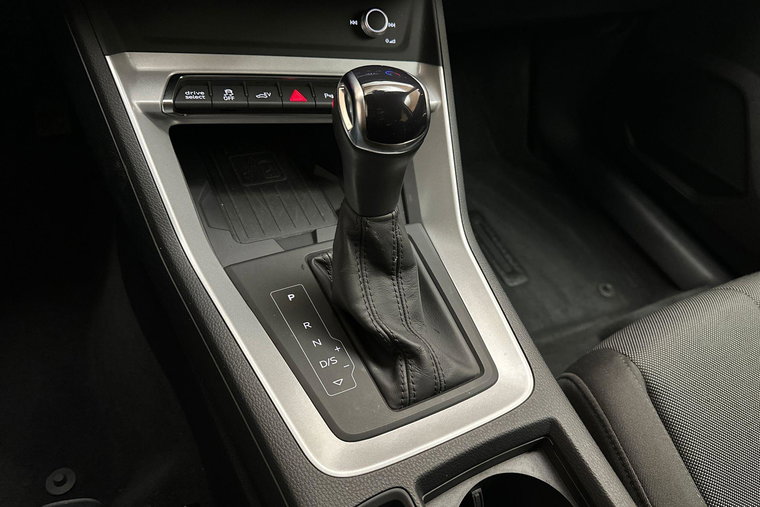 Vehicle Image 32