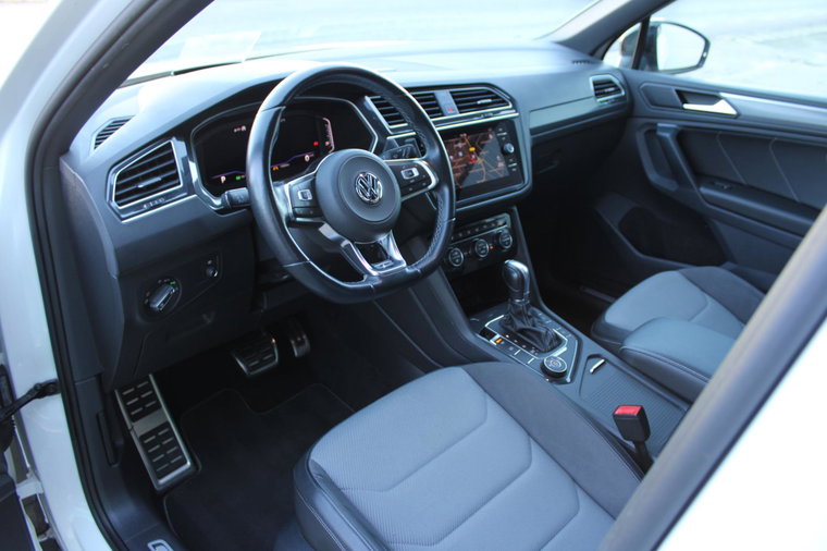 Vehicle Image 25