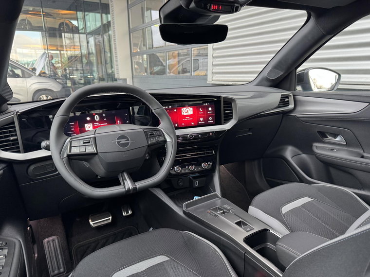 Vehicle Image 25