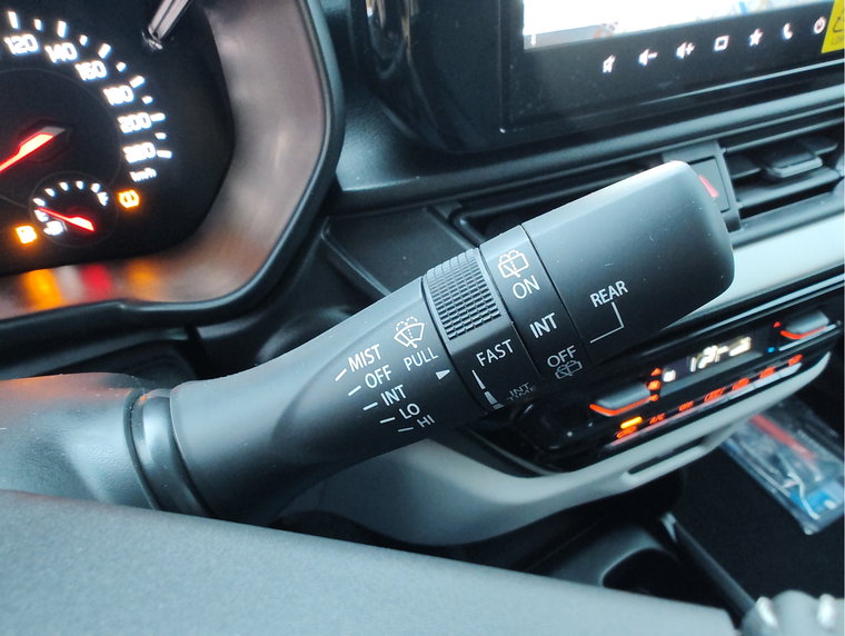 Vehicle Image 25