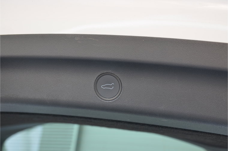 Vehicle Image 32