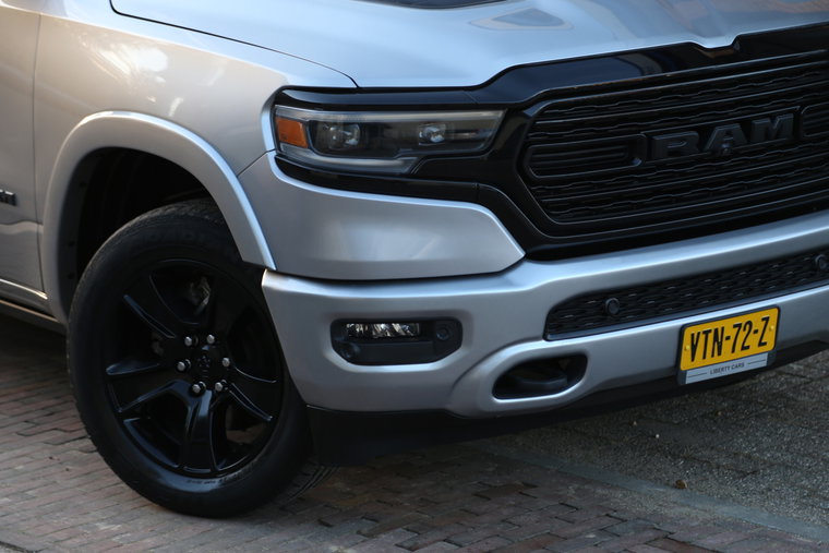 Vehicle Image 32