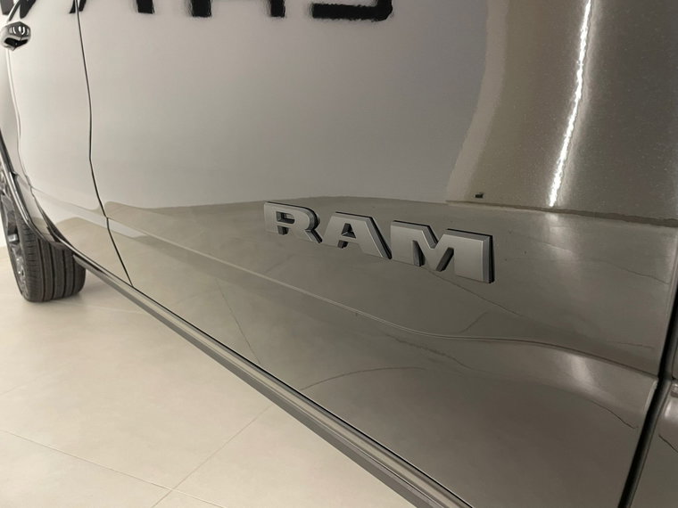 Vehicle Image 33