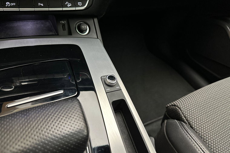 Vehicle Image 38