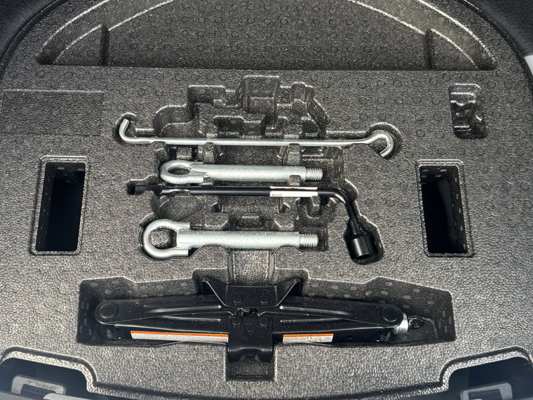 Vehicle Image 35