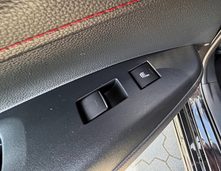 Vehicle Image 25