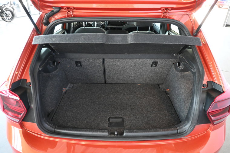 Vehicle Image 16