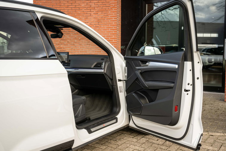 Vehicle Image 33
