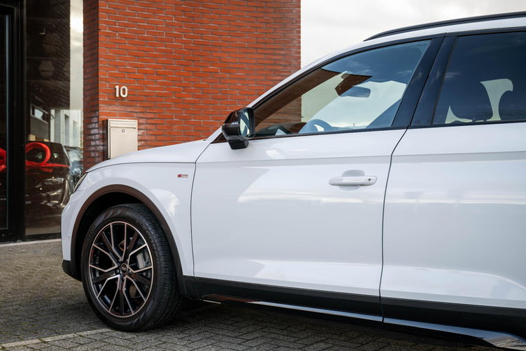 Vehicle Image 9