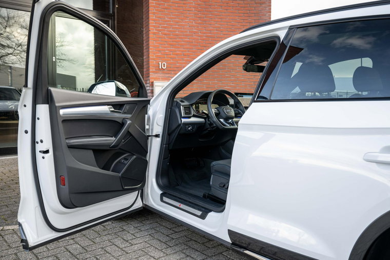 Vehicle Image 10