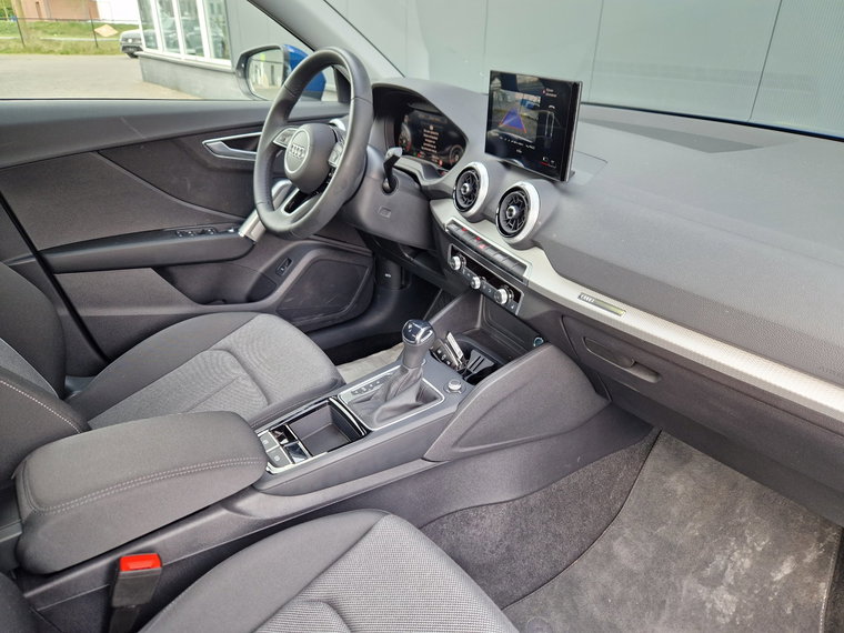 Vehicle Image 12