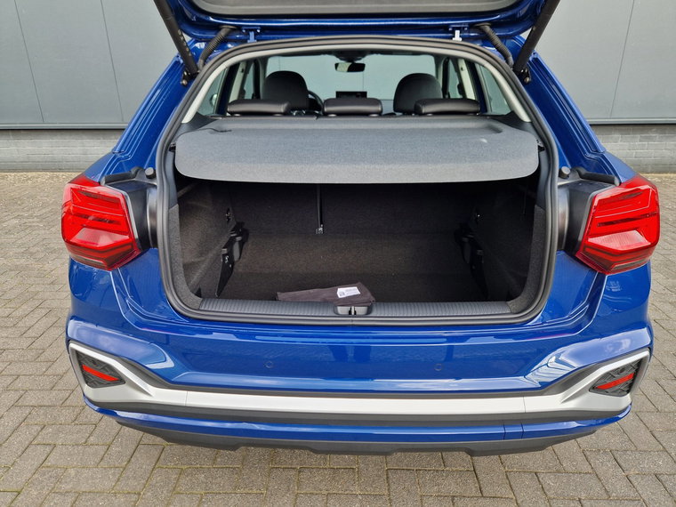 Vehicle Image 16