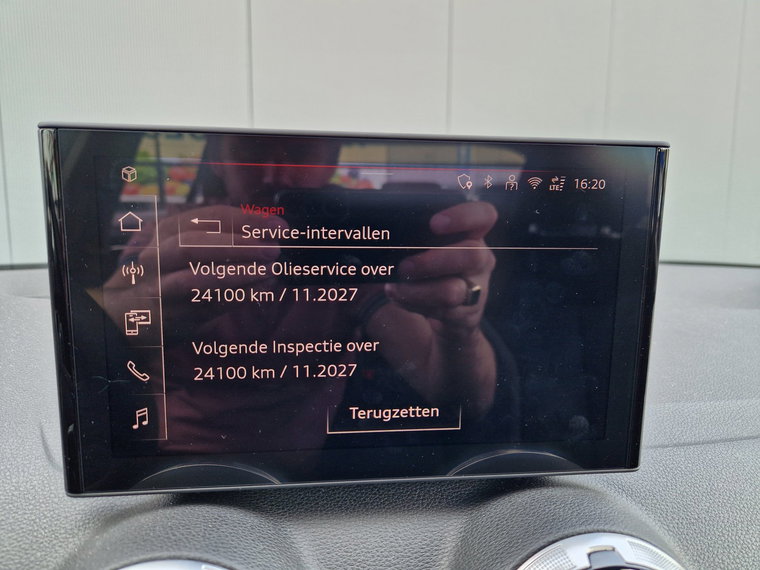 Vehicle Image 32