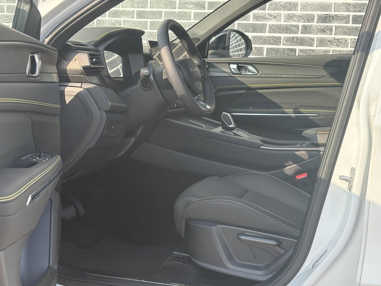 Vehicle Image 12