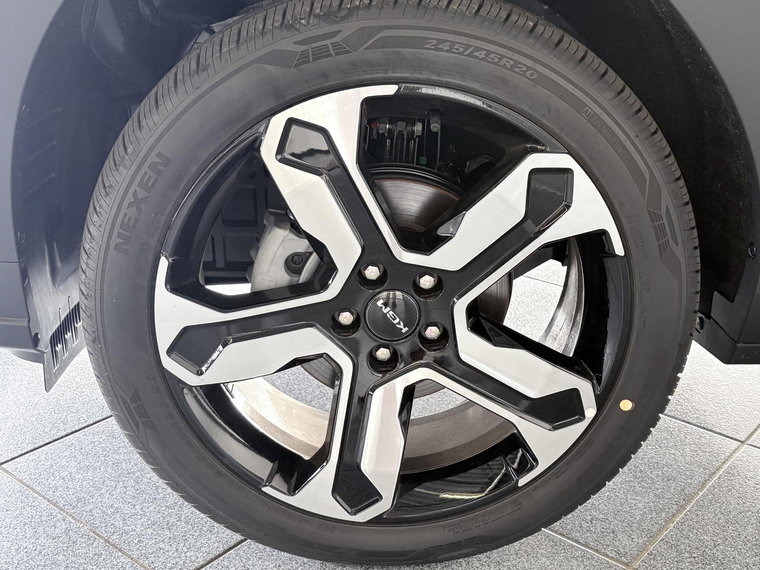 Vehicle Image 12