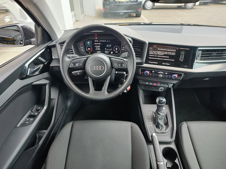 Vehicle Image 12