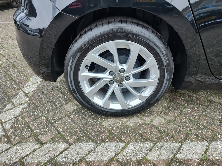 Vehicle Image 33