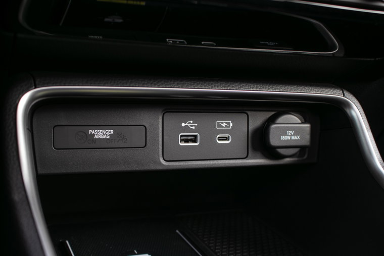 Vehicle Image 25